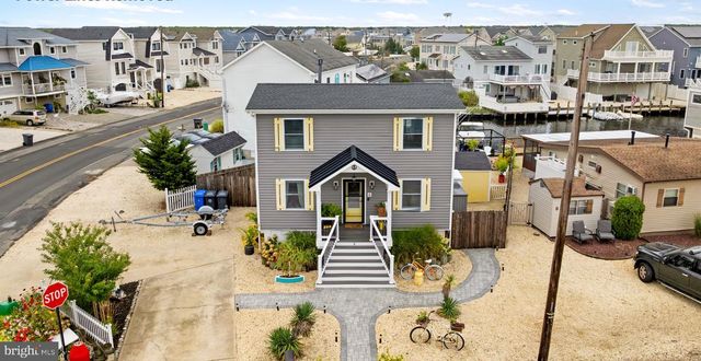 4 WEAVER DR, Manahawkin, NJ 08050