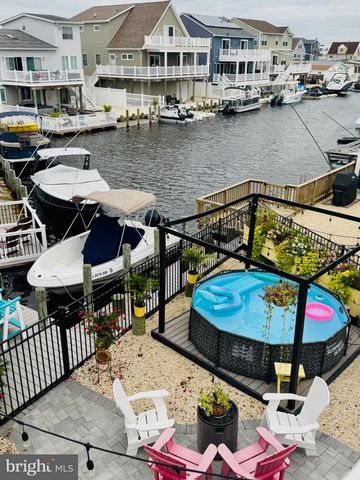 4 WEAVER DR, Manahawkin, NJ 08050