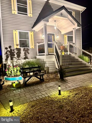 4 WEAVER DR, Manahawkin, NJ 08050