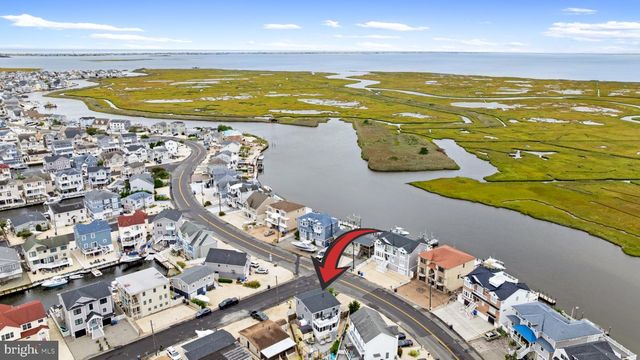 4 WEAVER DR, Manahawkin, NJ 08050