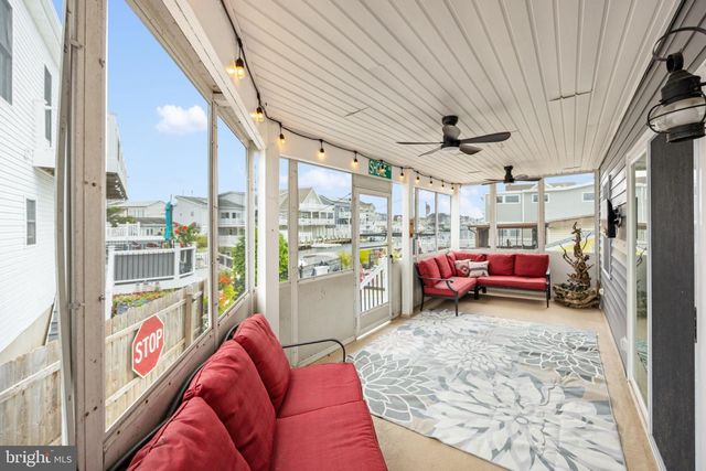 4 WEAVER DR, Manahawkin, NJ 08050