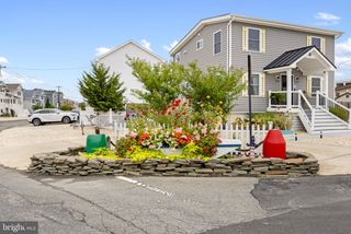4 WEAVER DR, Manahawkin, NJ 08050