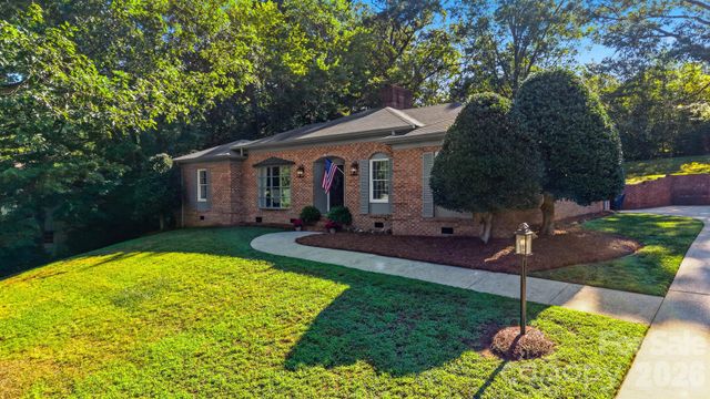 1240 10th Street Lane NW, Hickory, NC 28601