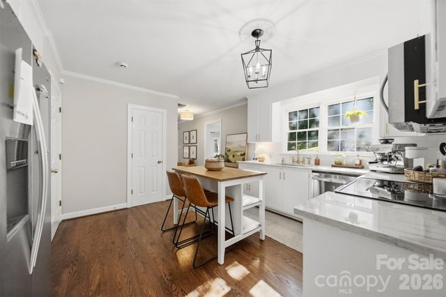 1240 10th Street Lane NW, Hickory, NC 28601