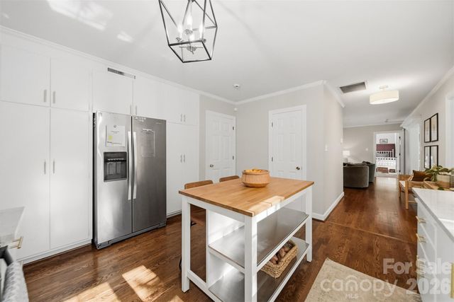 1240 10th Street Lane NW, Hickory, NC 28601