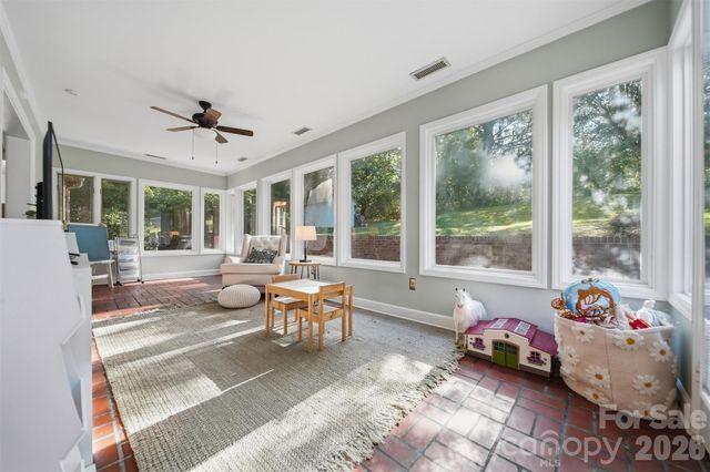 1240 10th Street Lane NW, Hickory, NC 28601