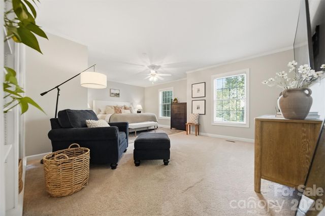 1240 10th Street Lane NW, Hickory, NC 28601