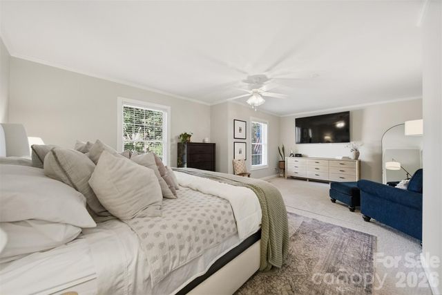 1240 10th Street Lane NW, Hickory, NC 28601