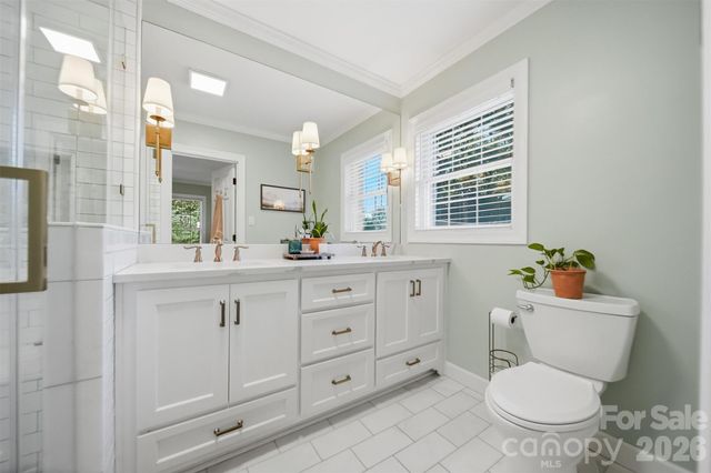 1240 10th Street Lane NW, Hickory, NC 28601