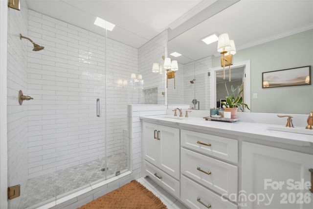 1240 10th Street Lane NW, Hickory, NC 28601