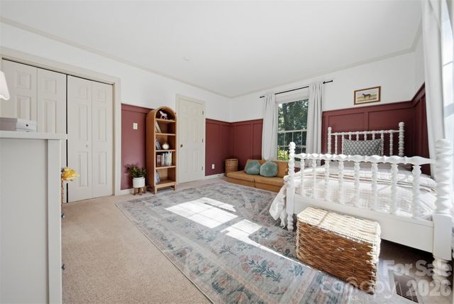 1240 10th Street Lane NW, Hickory, NC 28601