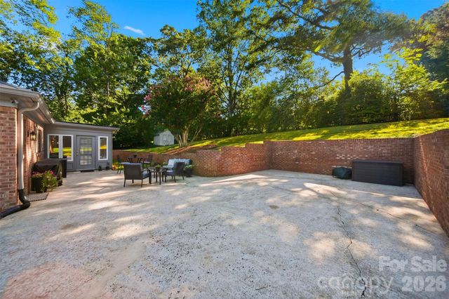 1240 10th Street Lane NW, Hickory, NC 28601