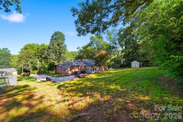 1240 10th Street Lane NW, Hickory, NC 28601