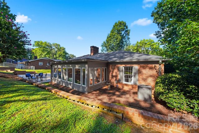 1240 10th Street Lane NW, Hickory, NC 28601