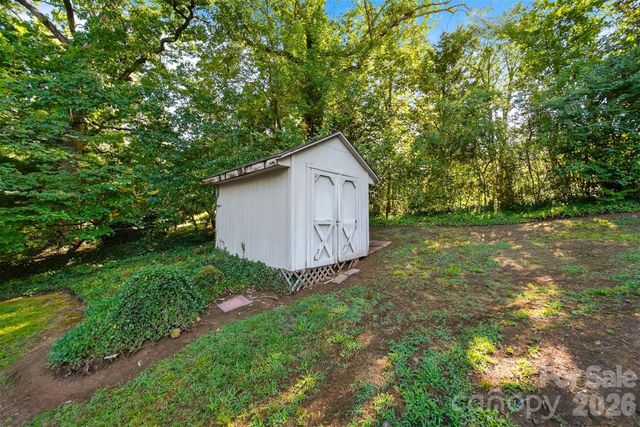 1240 10th Street Lane NW, Hickory, NC 28601