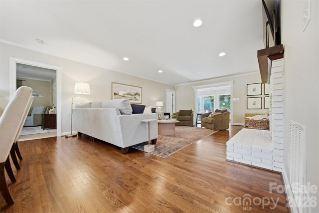 1240 10th Street Lane NW, Hickory, NC 28601