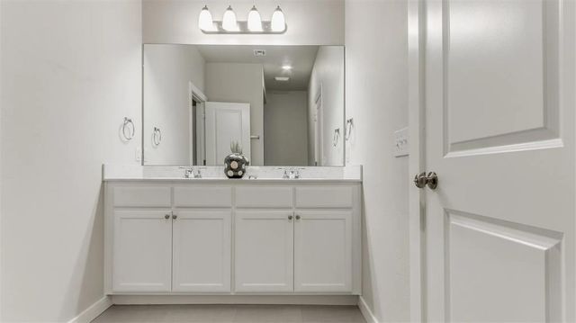 1713 Oak Way, Tuttle, OK 73089