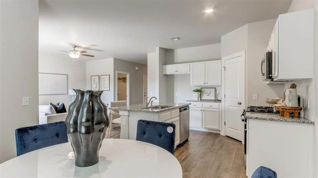 1713 Oak Way, Tuttle, OK 73089