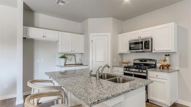1713 Oak Way, Tuttle, OK 73089