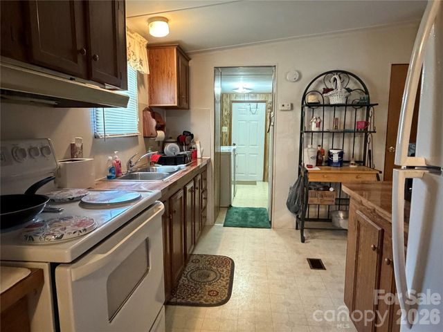 5720 Skyway Drive, Conover, NC 28613