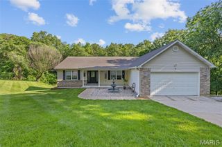 2 Cedar Lane, Fenton, MO 63026