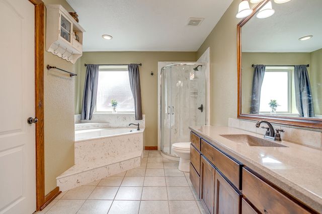 3303 Farm Land Court, Granbury, TX 76048