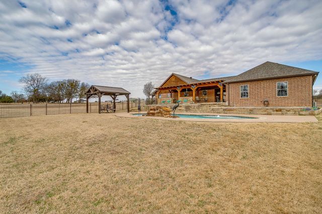 3303 Farm Land Court, Granbury, TX 76048