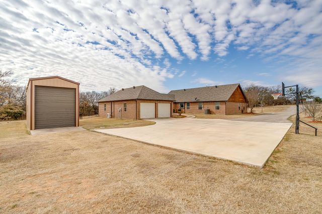 3303 Farm Land Court, Granbury, TX 76048