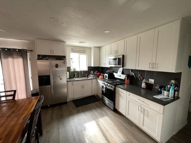 1932 Bowling Green Dr, Sacramento, CA 95815