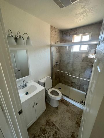 1932 Bowling Green Dr, Sacramento, CA 95815