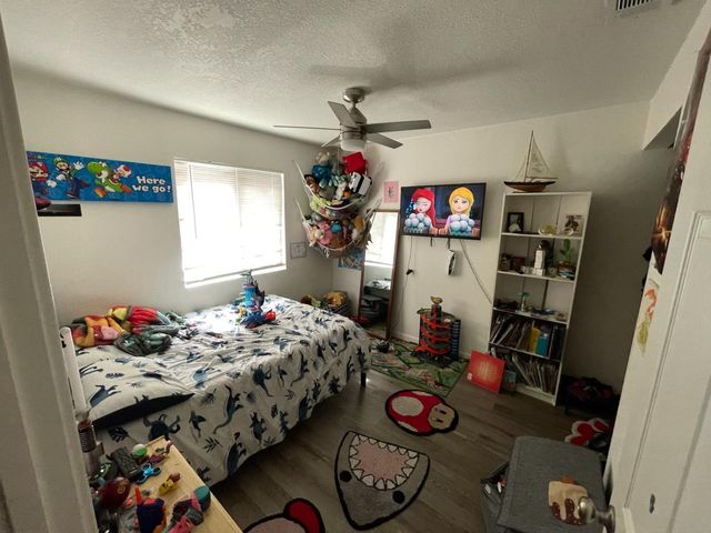 1932 Bowling Green Dr, Sacramento, CA 95815