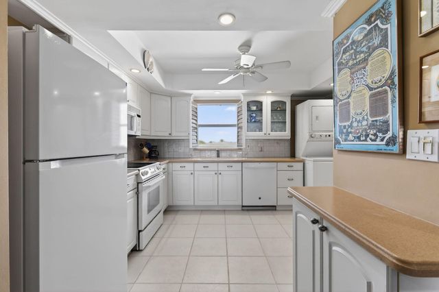 801 Lake Shore Drive 414, Lake Park, FL 33403