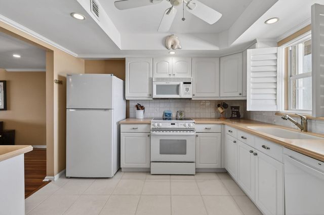 801 Lake Shore Drive 414, Lake Park, FL 33403