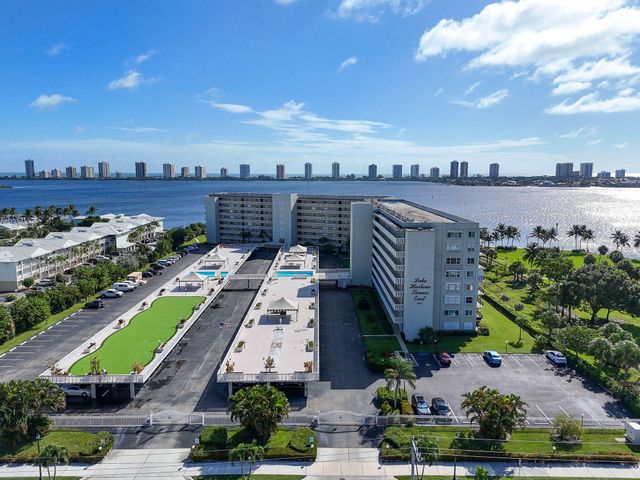 801 Lake Shore Drive 414, Lake Park, FL 33403