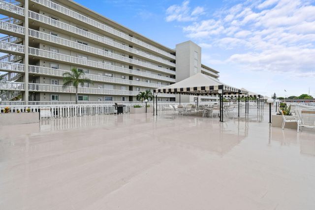 801 Lake Shore Drive 414, Lake Park, FL 33403