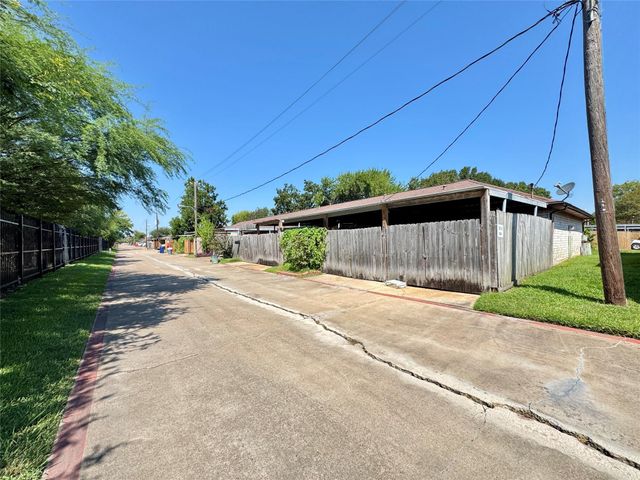 7449 Cook Road, Houston, TX 77072