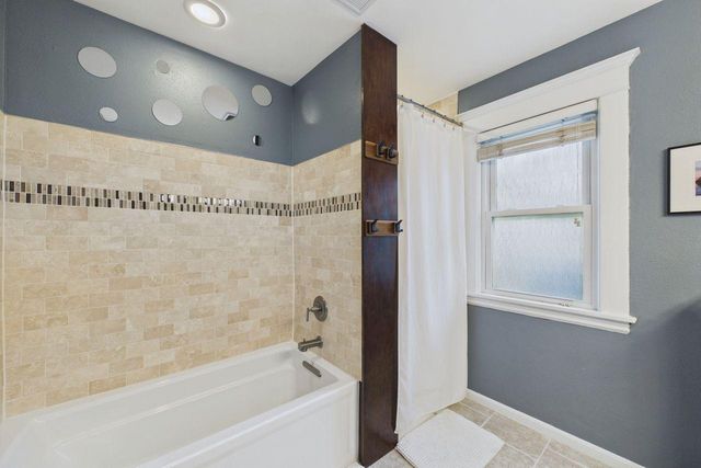 3232 Hennepin Avenue, Minneapolis, MN 55408
