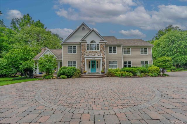 6 Maureen Drive, Mount Sinai, NY 11766