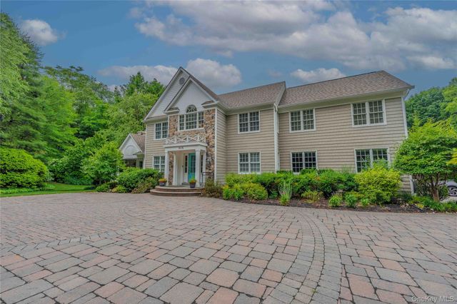 6 Maureen Drive, Mount Sinai, NY 11766