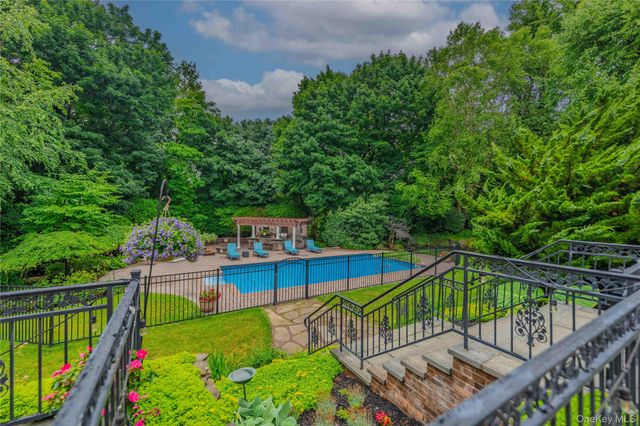 6 Maureen Drive, Mount Sinai, NY 11766