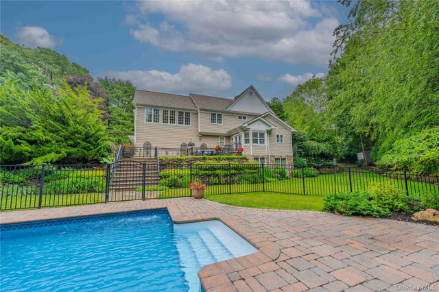 6 Maureen Drive, Mount Sinai, NY 11766