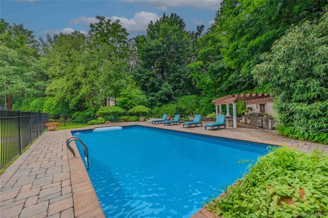 6 Maureen Drive, Mount Sinai, NY 11766