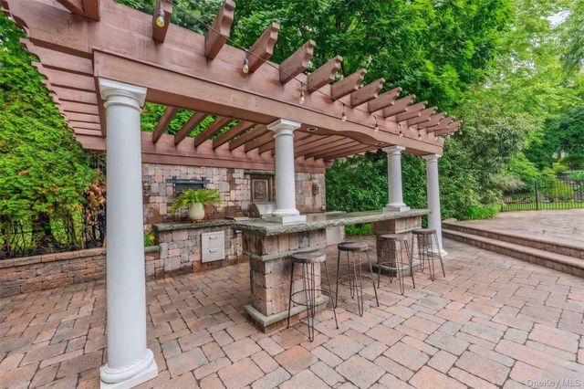 6 Maureen Drive, Mount Sinai, NY 11766