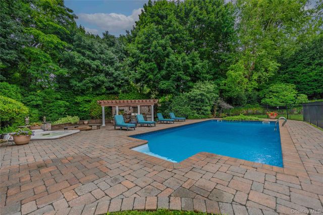 6 Maureen Drive, Mount Sinai, NY 11766