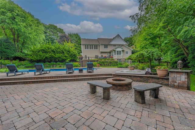 6 Maureen Drive, Mount Sinai, NY 11766