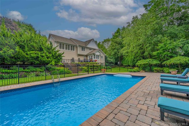 6 Maureen Drive, Mount Sinai, NY 11766