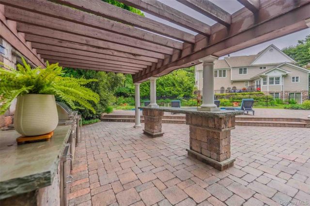 6 Maureen Drive, Mount Sinai, NY 11766