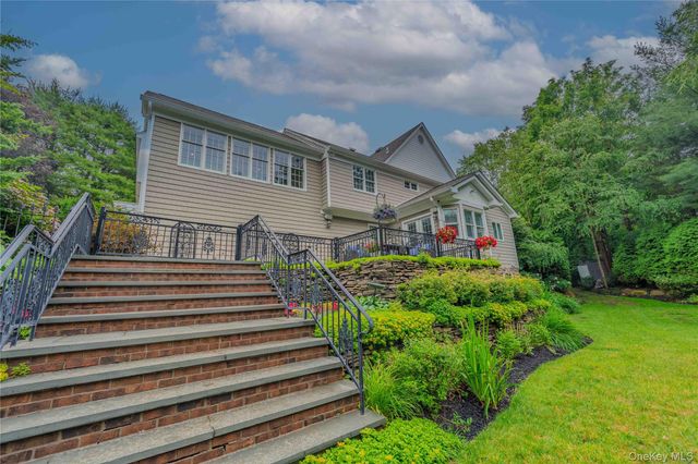 6 Maureen Drive, Mount Sinai, NY 11766