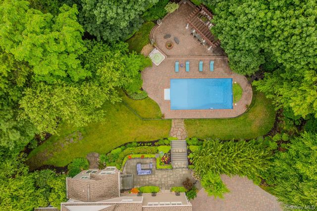 6 Maureen Drive, Mount Sinai, NY 11766