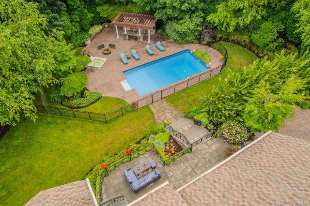 6 Maureen Drive, Mount Sinai, NY 11766